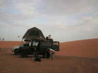 18 bivacco nelle dune.JPG (50941 byte)
