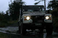 LandRover-01.jpg (50736 byte)